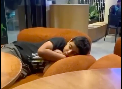 طفل ضائع يحتاج المساعدة… نرجو المساهمة